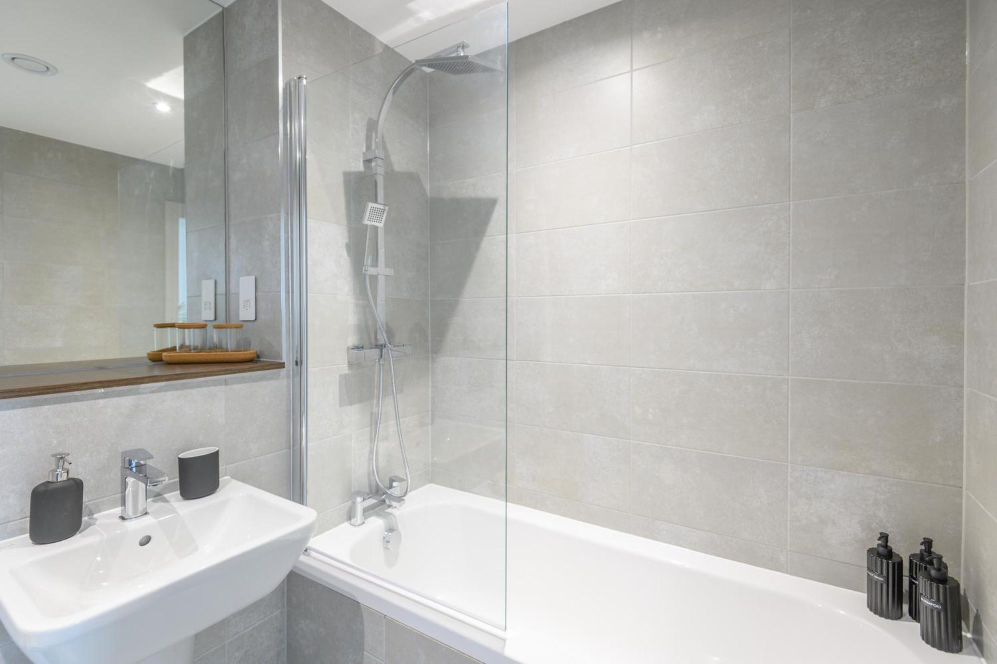 Superior 1 Bed Apartment By Leeds Train Staiton Bagian luar foto